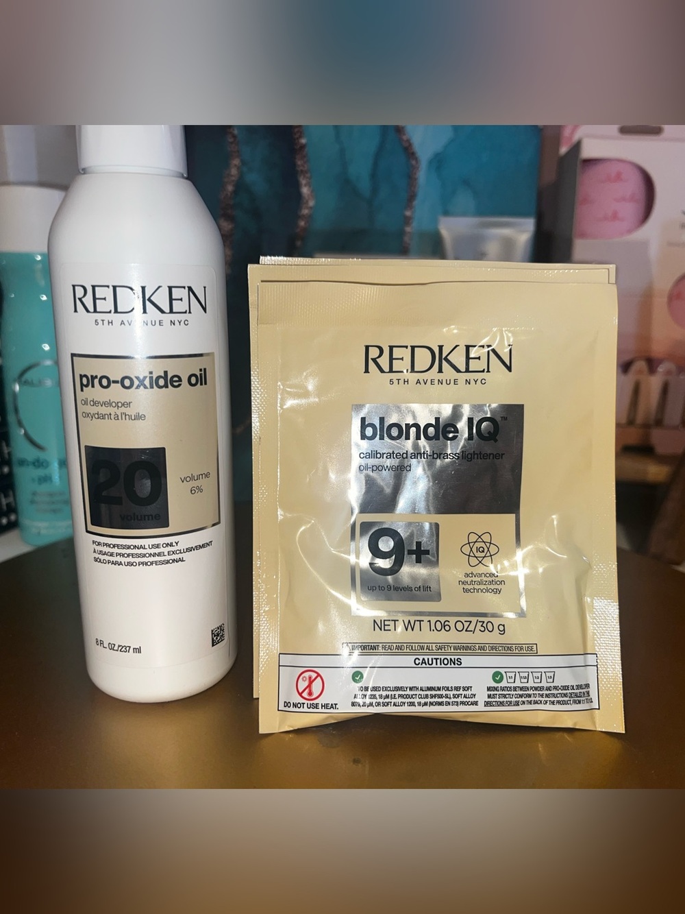 Redken blonde IQ 9+ (lightener & developer)